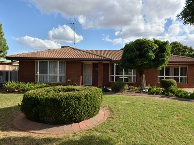 5 Ebelina Crescent, Parkes