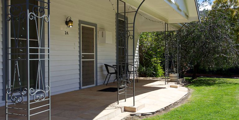 24 Kirkland Ave, Euroa