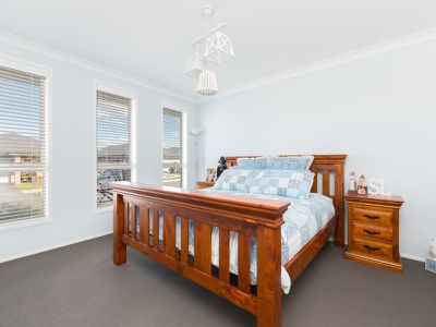 34 Flemmings Crescent, Horsley