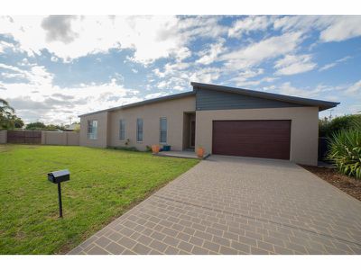 108 Maple Crescent, Narromine
