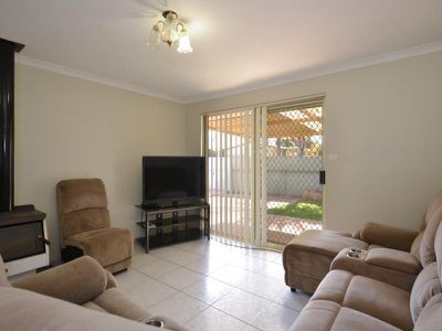 4 Holroyd Way, Boulder