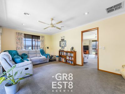 15 Lawson Close, Cranbourne