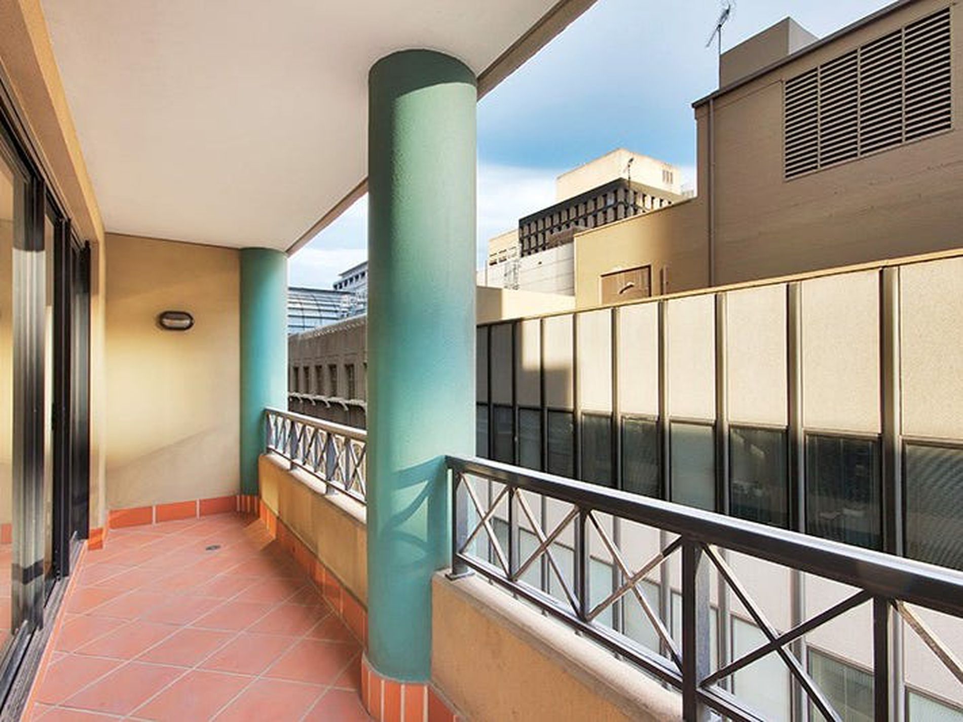 1603 / 1 Hosking Place, Sydney