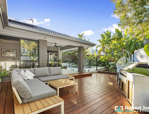 Modern Family Living in Prime Location image 13