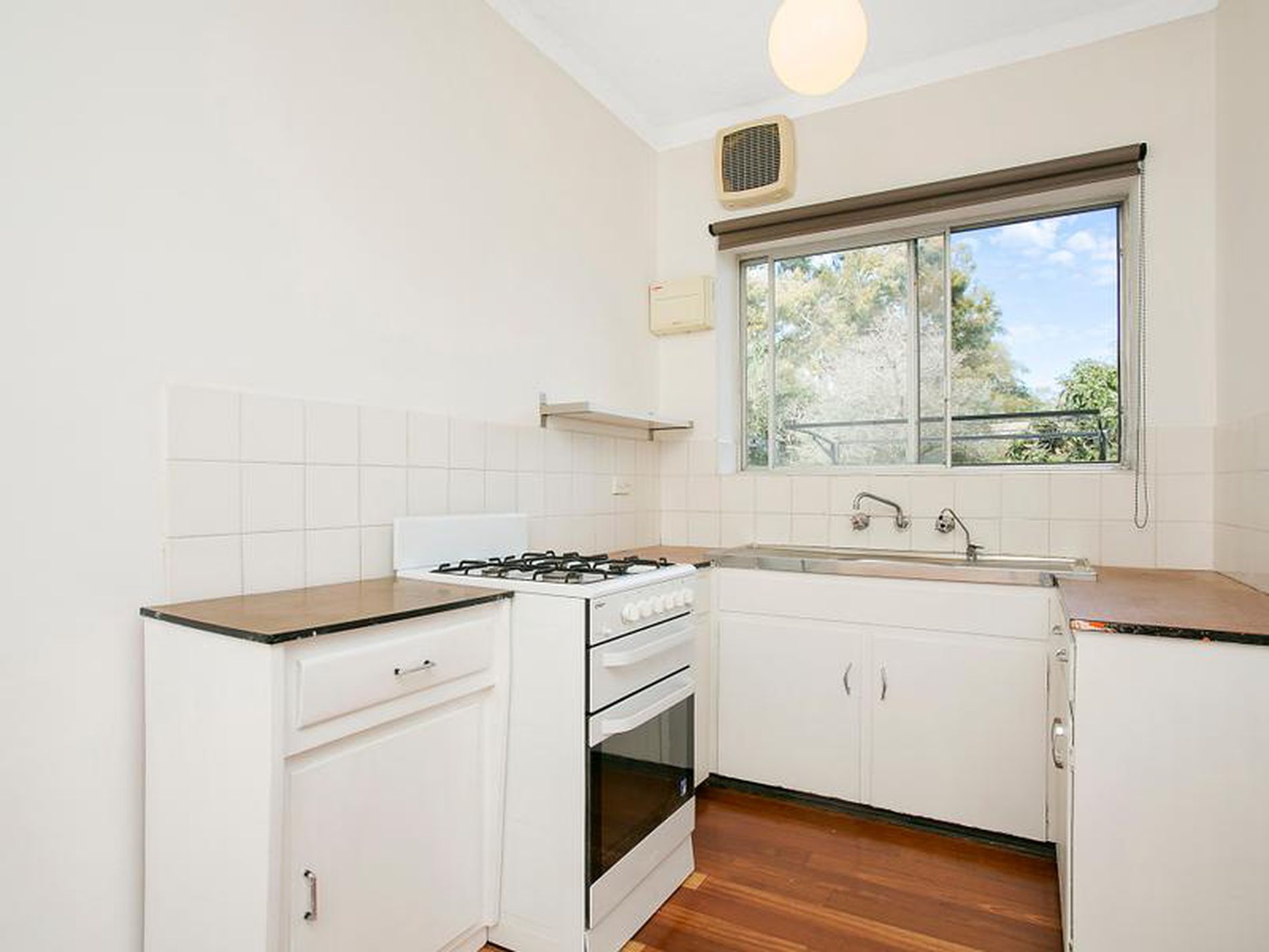 4 / 27 Victoria Street, Goodwood