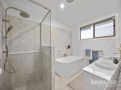 4 Hoya Court, Annandale