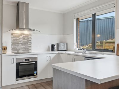 19 Lagoon View Court, Midway Point