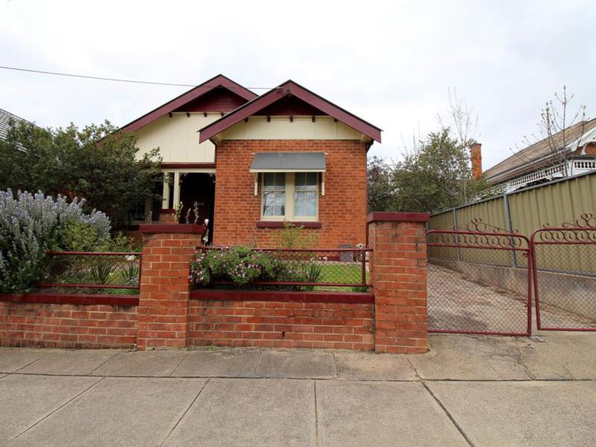 180 George Street, Bathurst