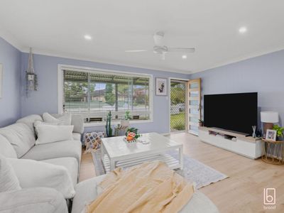 26 Warwick Avenue, Mannering Park