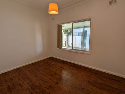 8 DONALD STREET, Picnic Point