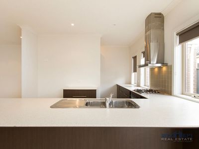 2 Aldous Place, Cranbourne North