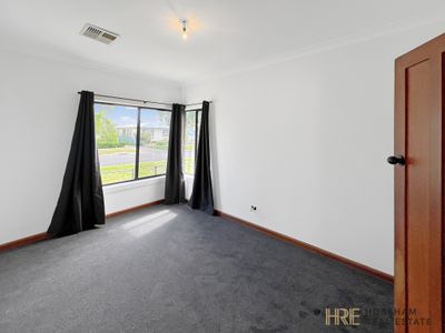 1 / 10 Sinclair Place, Horsham