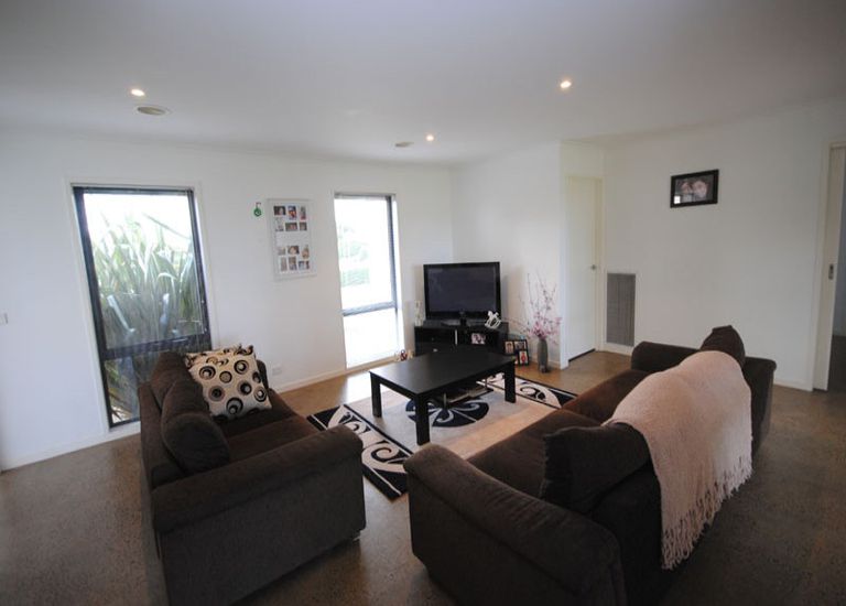 1 Burns Rd, Portland