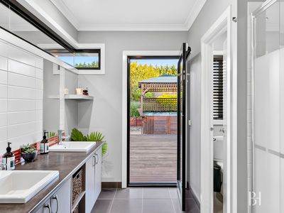 9 Olive Tree Court, Kilmore