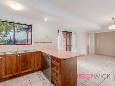 2 / 28 Dees Close, Gormans Hill