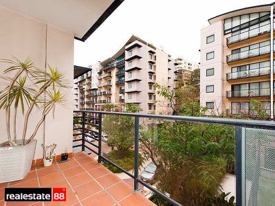 17 / 110 Mounts Bay Road, Perth