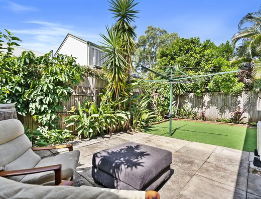 Single level, 2 bedroom private Unit ! image 8