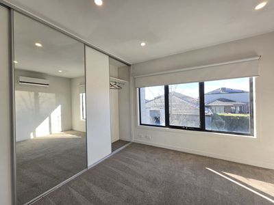 17 / 47 Waterhaven Boulevard, Point Cook