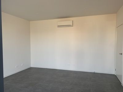 1 / 20 Concorde Crescent, Werribee