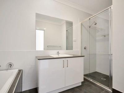 2 / 5 Heartwood Drive, Edgeworth