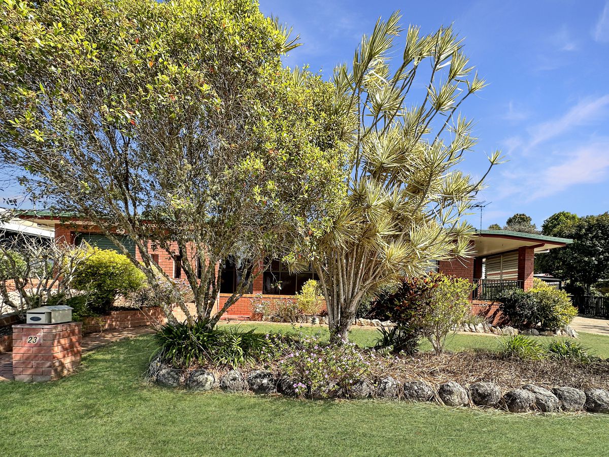 21 Crouch Avenue, Atherton
