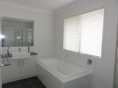 2 / 12 Gumtree Crescent, Upper Coomera