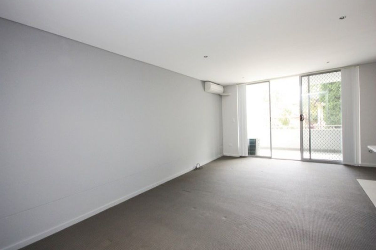 40  Henley , Homebush West