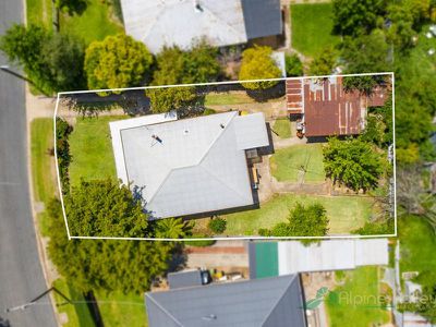 64 Lakeside Avenue, Mount Beauty