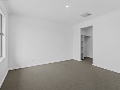 30 Lewis Crescent, Finley