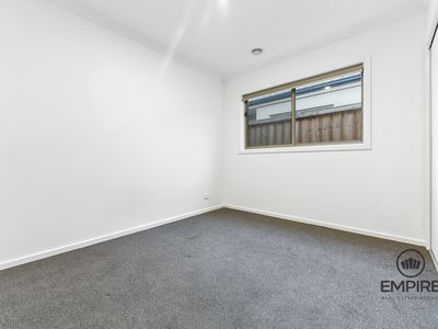 11 Whispering Way, Clyde North