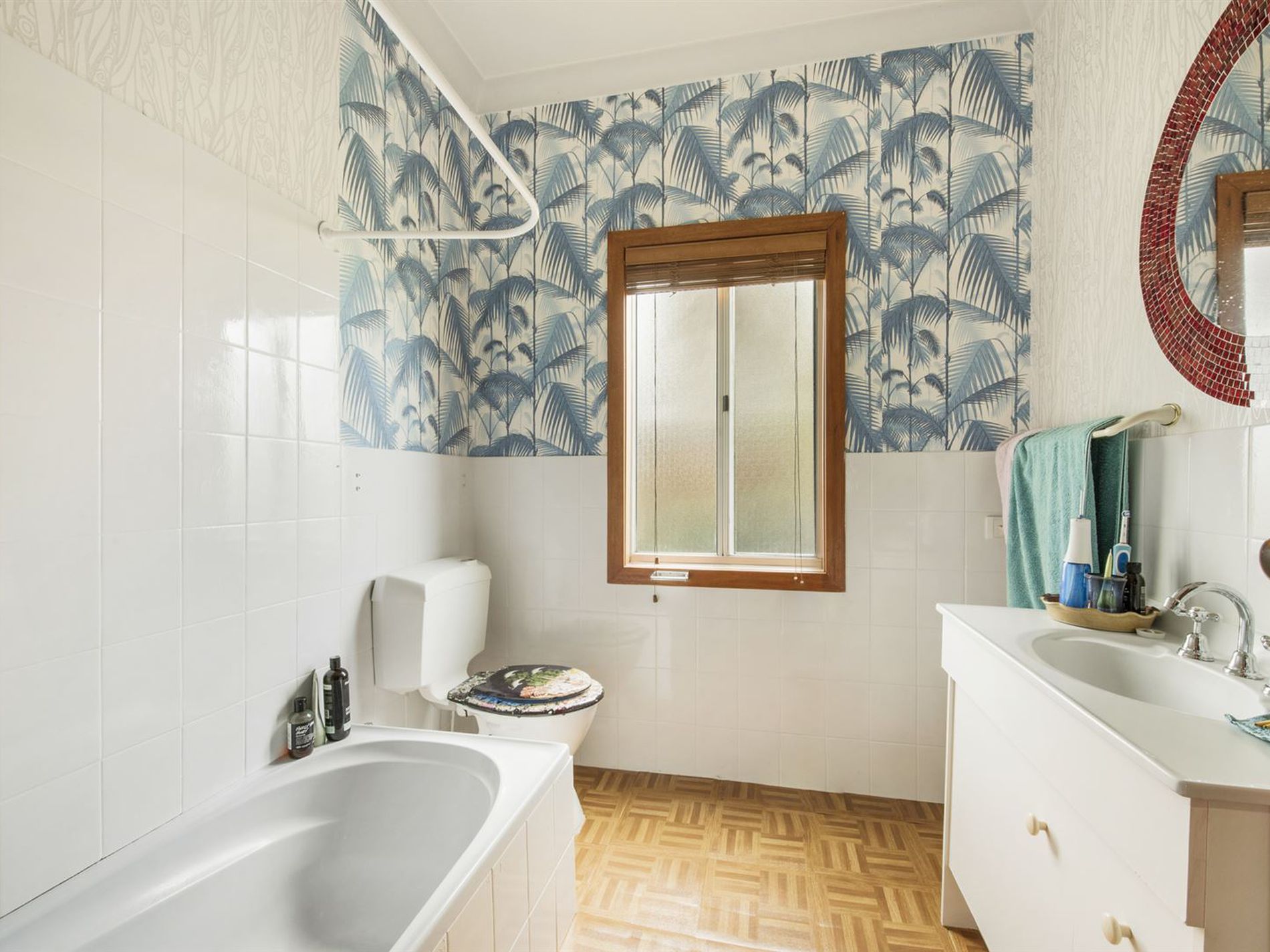 76 Princes Highway, Lake Tabourie