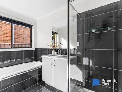 6 Jennifer Close, Epsom