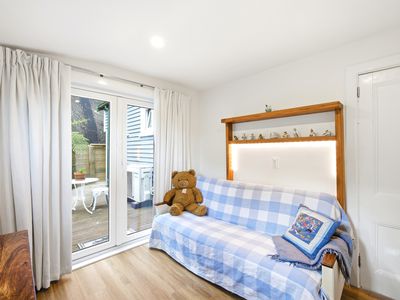 8 Dudley Road, Lyttelton