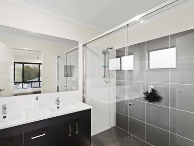 8 CULLIGAN WAY, Flagstone