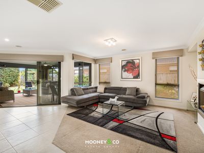 33 Yammerbook Way, Cranbourne East