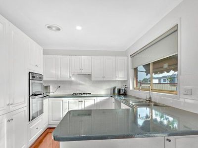 1 / 8 Hayes Road, Hampton Park