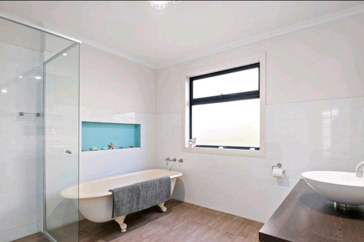 2 Clifftop Crescent, Hallett Cove