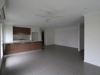 73 Greenwich Ave, Pimpama