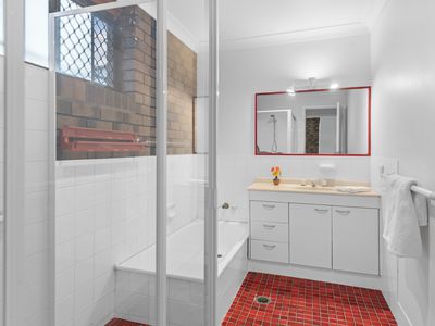 24 Balis Street, Holland Park West