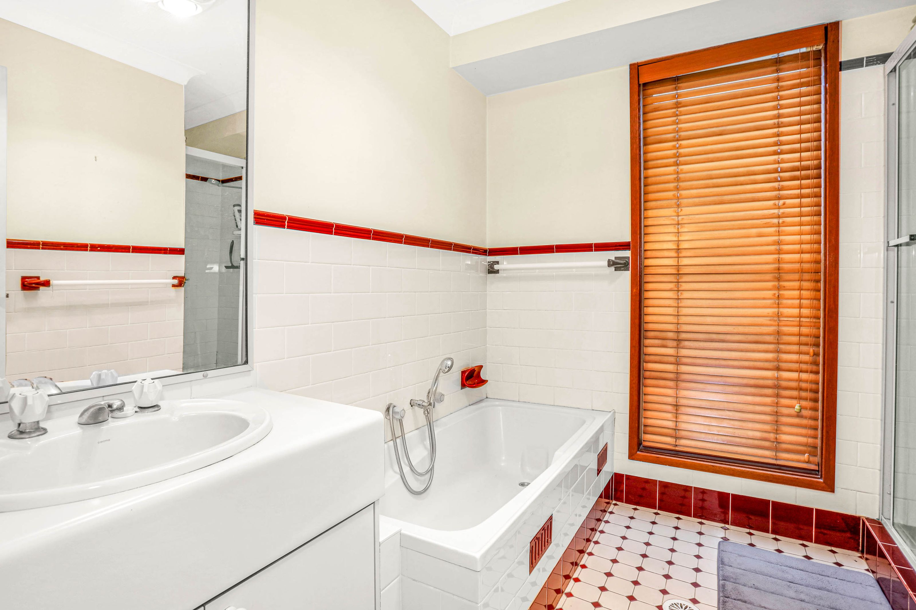 4 Henze Crescent, CLAREMONT MEADOWS