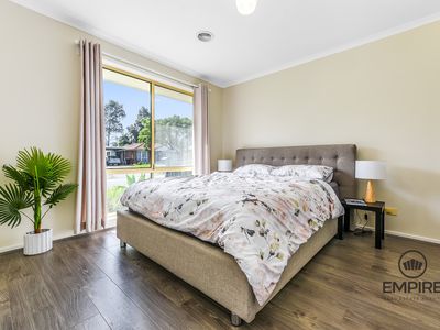 9 Broome Crescent, Cranbourne North