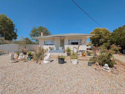 9 Railway Crescent, Boort