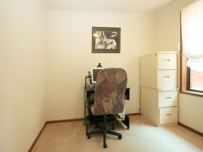 8 Clay Court, Renown Park