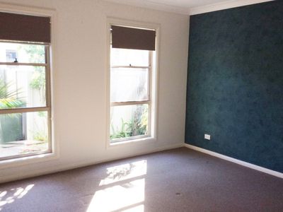 2 / 13 Parkes Street, Oak Flats