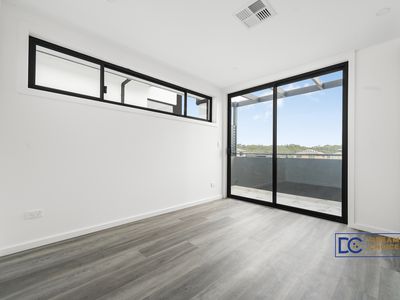 31 Parhelion St., Austral
