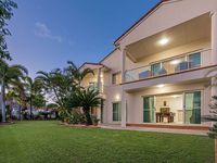 1 Nowingi Close, Eight Mile Plains