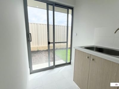 8 Cordelia Street, Eglinton