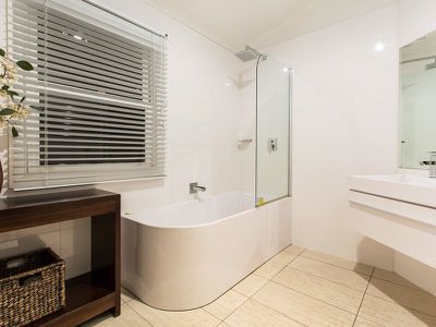 2 Hadrian Avenue, St Andrews Beach