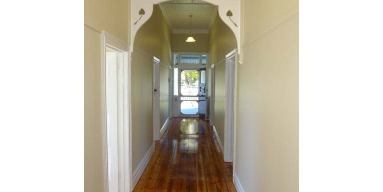 7 Lily Street, Violet Town