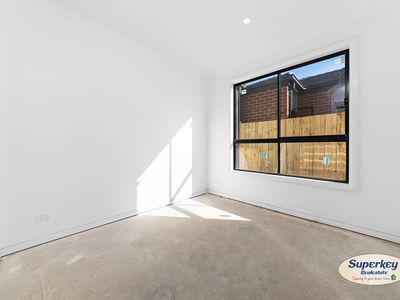 6 Palmdale Crescent, Mambourin